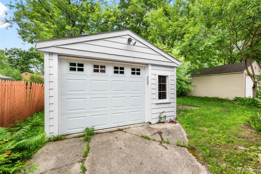 414 Aqua Court, Royal Oak, MI 48073 — Photo 32