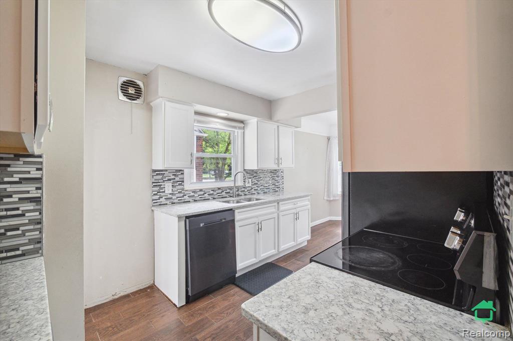 9628 Cavell Street, Livonia, MI 48150 — Photo 11