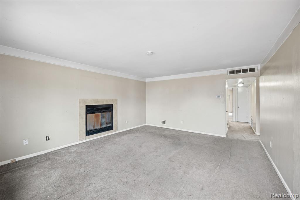 5684 GERTRUDE Street, Dearborn Heights, MI 48125 — Photo 9