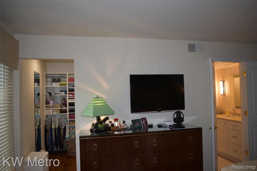 40750 Woodward Avenue, 30, Bloomfield Hills, MI 48304 — Photo 11
