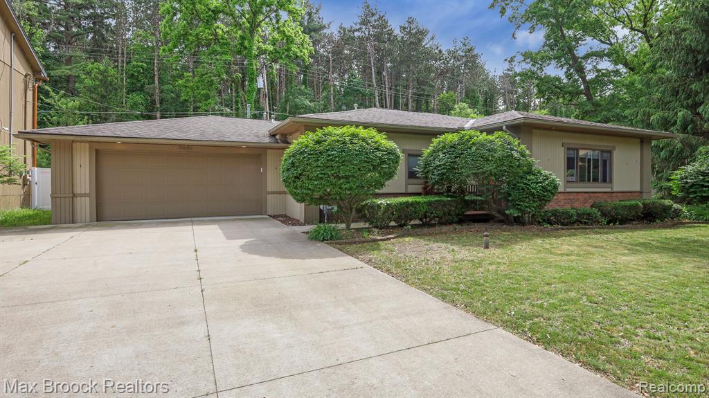 9681 LISTERIA Street, Commerce Twp, MI 48382 — Photo 3