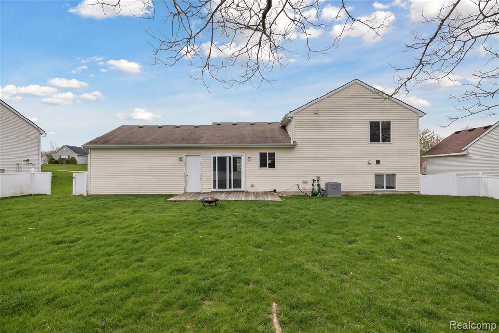 684 HAYSTACK Drive, Linden, MI 48451 — Photo 26