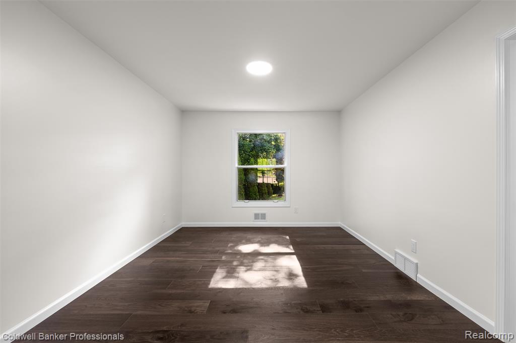 5890 Pinecroft Drive, West Bloomfield, MI — Photo 9