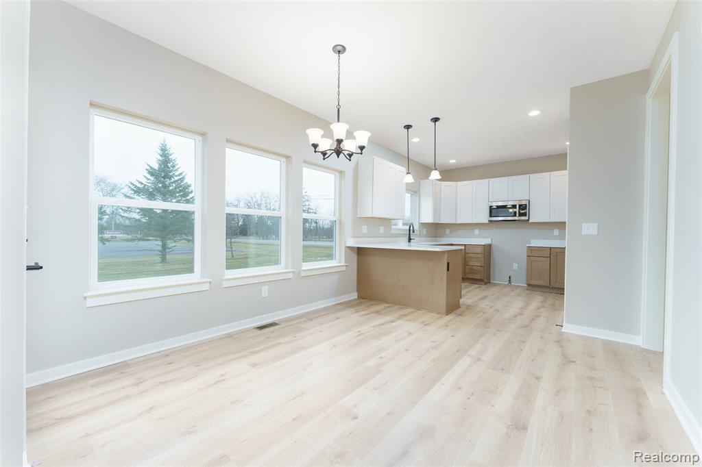 539 Wildwood Drive, Owosso, MI 48867 — Photo 8