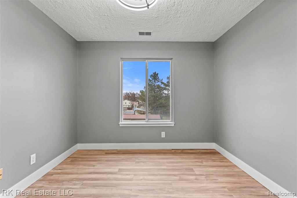44900 Bayview Drive Unit #20, Novi, MI 48377 — Photo 18