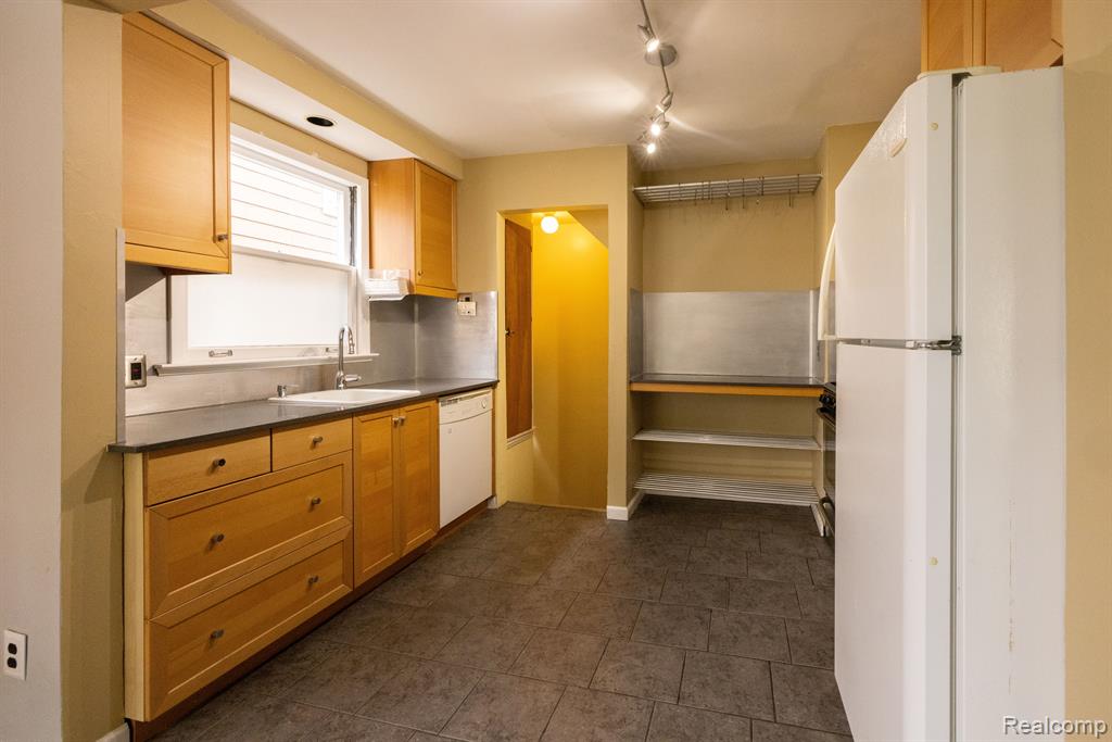 395 W CHESTERFIELD Street, Ferndale, MI 48220 — Photo 35