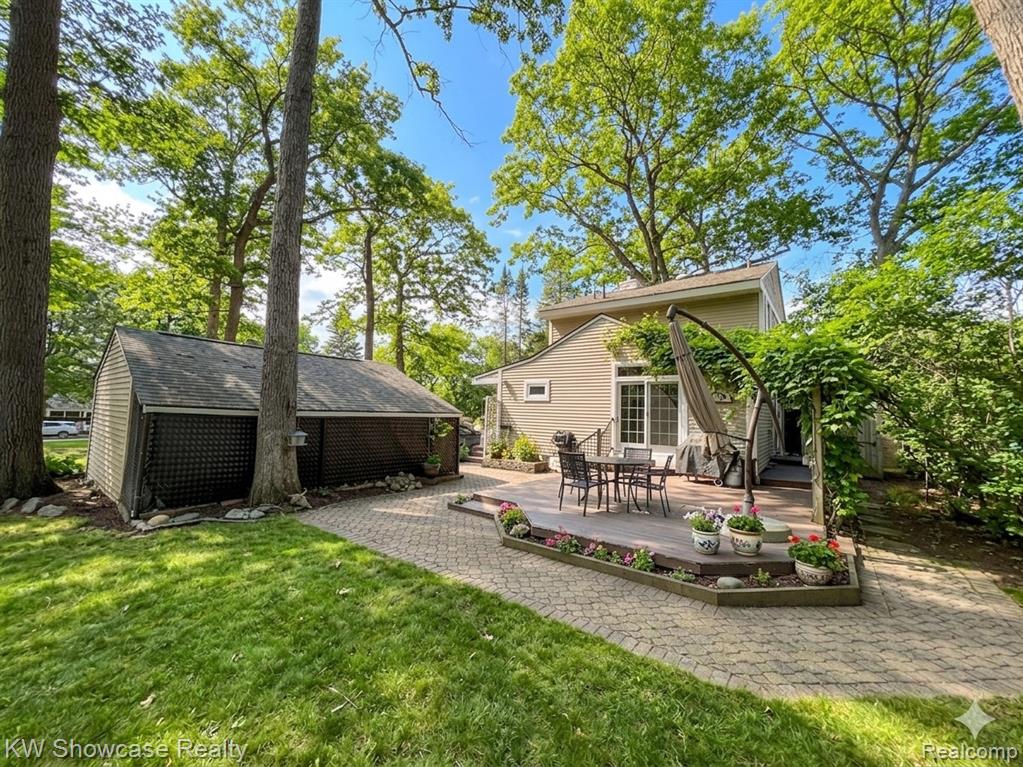 580 Elkinford Drive, White Lake, MI 48383 — Photo 2