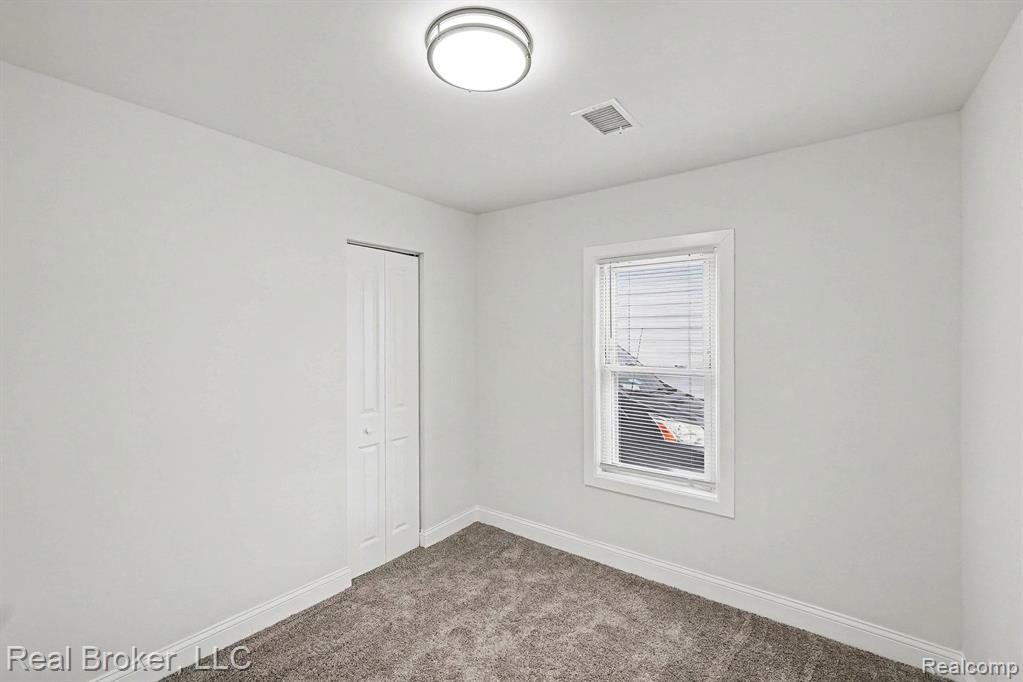 973 E Guthrie Avenue, Madison Heights, MI 48071 — Photo 16