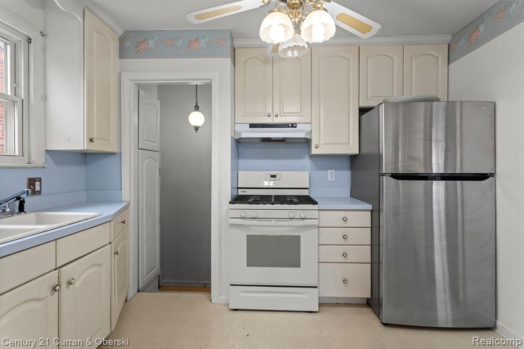 6535 ORCHARD Avenue, Dearborn, MI 48126 — Photo 10