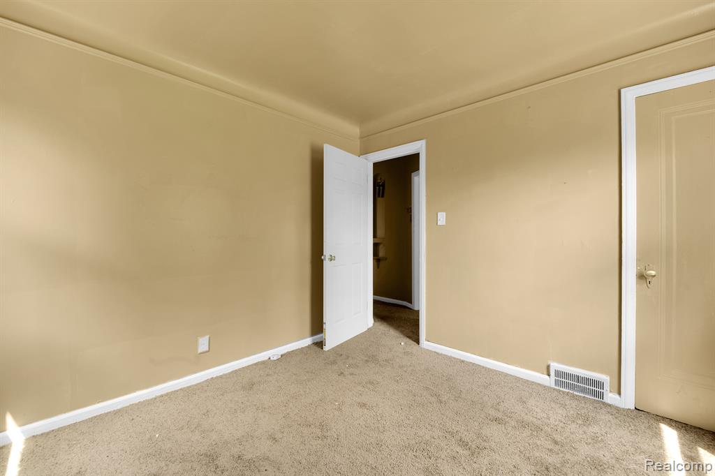 9566 HUBBELL Street, Detroit, MI 48227 — Photo 11