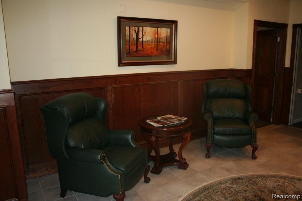 410 W UNIVERSITY Drive, Rochester, MI 48307 — Photo 2