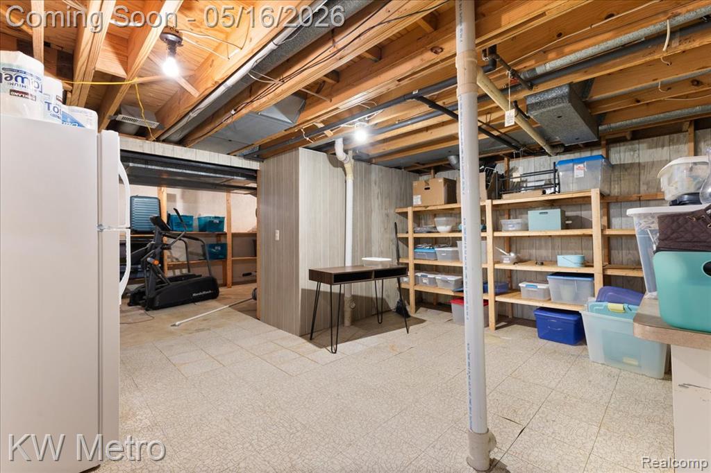 5757 Folkstone Drive, Troy, MI 48085 — Photo 40