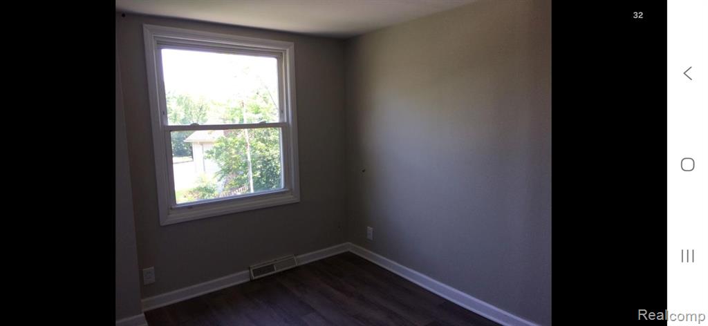 1040 OREGON Boulevard, Waterford, MI 48327 — Photo 7