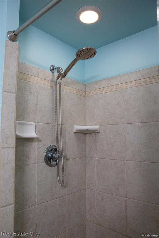 906 W PENINSULA, Oxford, MI 48371 — Photo 28