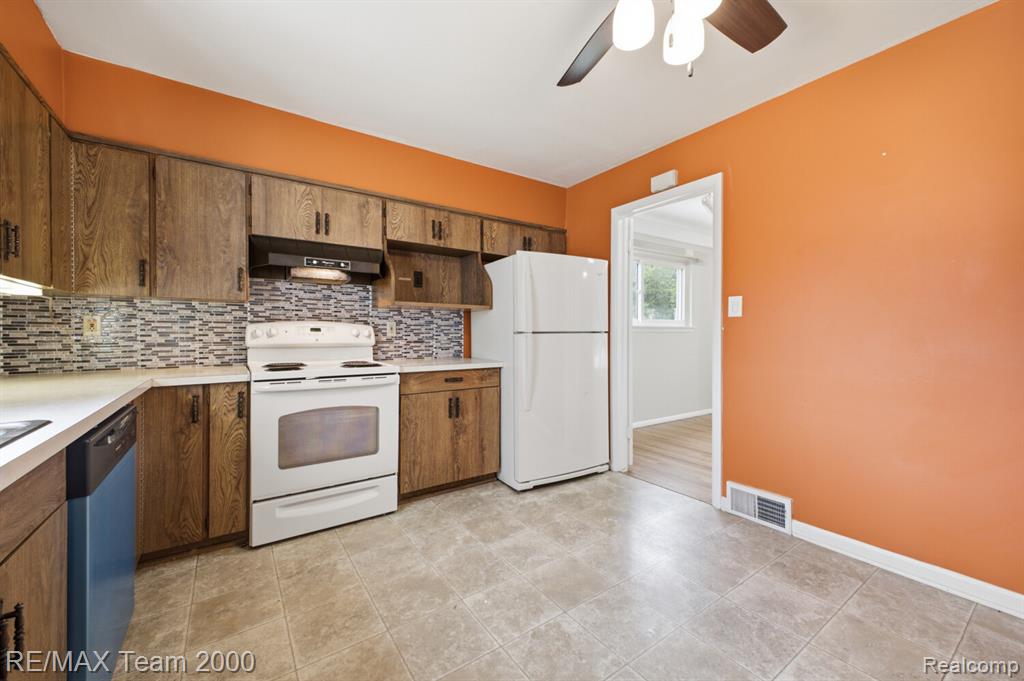 8512 Norborne Avenue, Dearborn Heights, MI 48127 — Photo 8