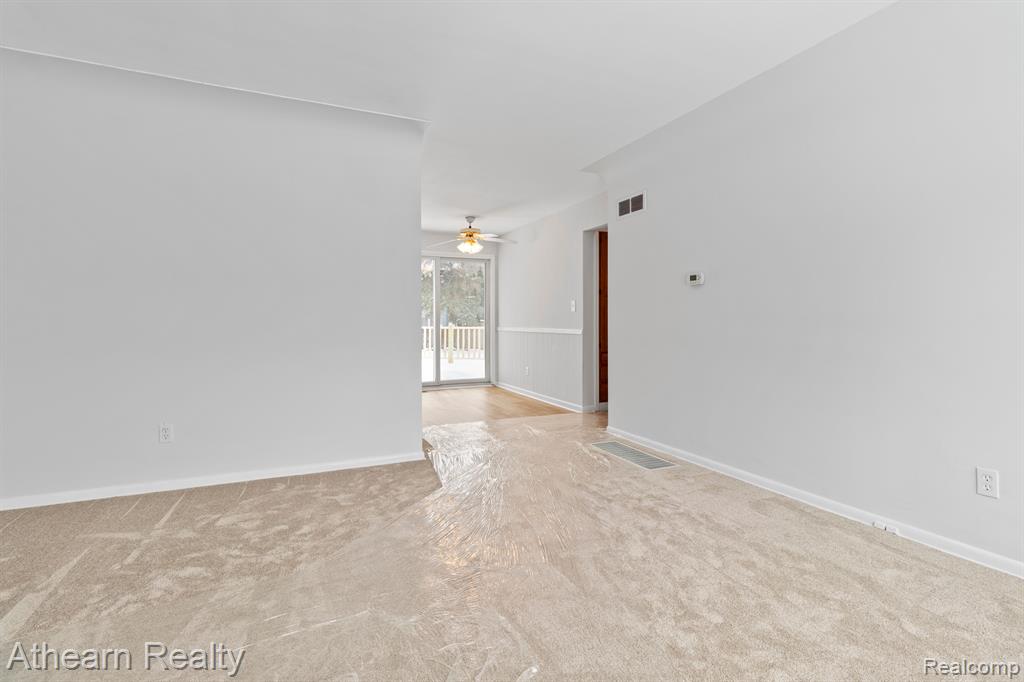 815 SOUTHWOOD Drive, Fenton, MI 48430 — Photo 8