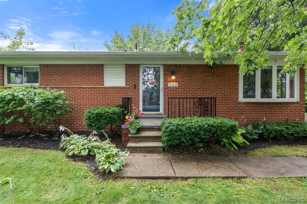 920 Elira Road, Waterford, MI 48328 — Photo 29