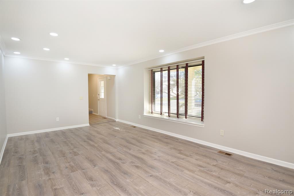 24945 SARAH FLYNN, Novi, MI — Photo 4