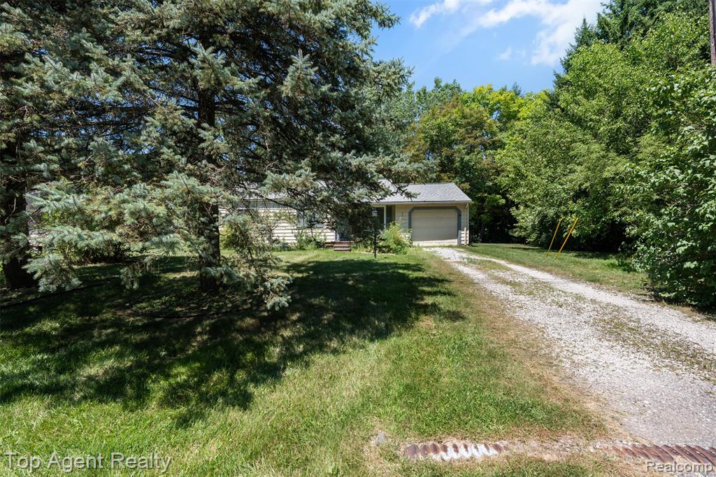 227 W Peterson Drive, Brighton, MI 48114 — Photo 36