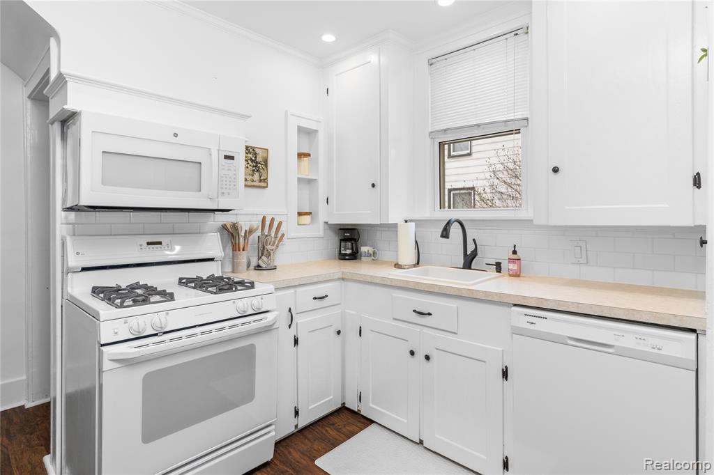 413 E 7TH Street, Royal Oak, MI 48067 — Photo 8