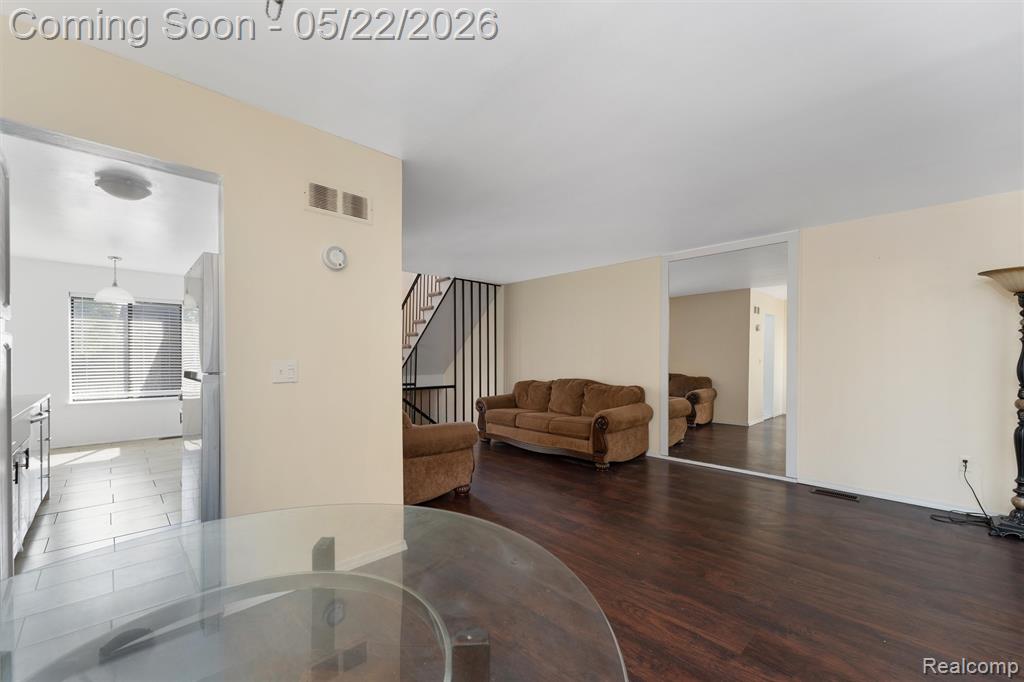 32105 W 12 Mile Road, Farmington, MI 48334 — Photo 12