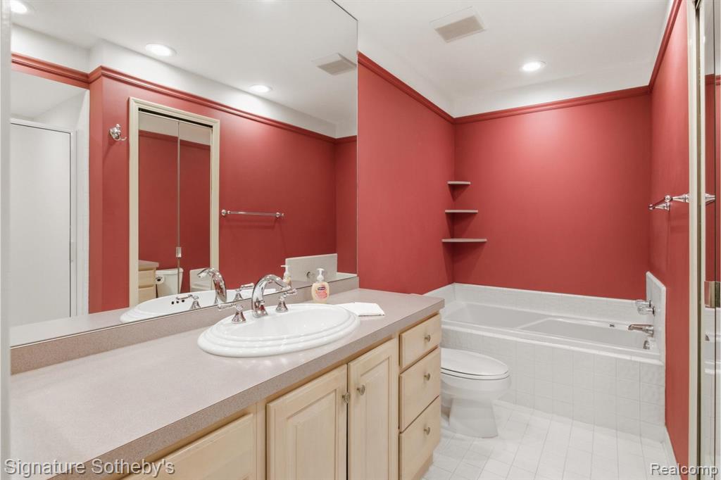 24122 Bingham Pointe Drive, 24, Bingham Farms, MI 48025 — Photo 32