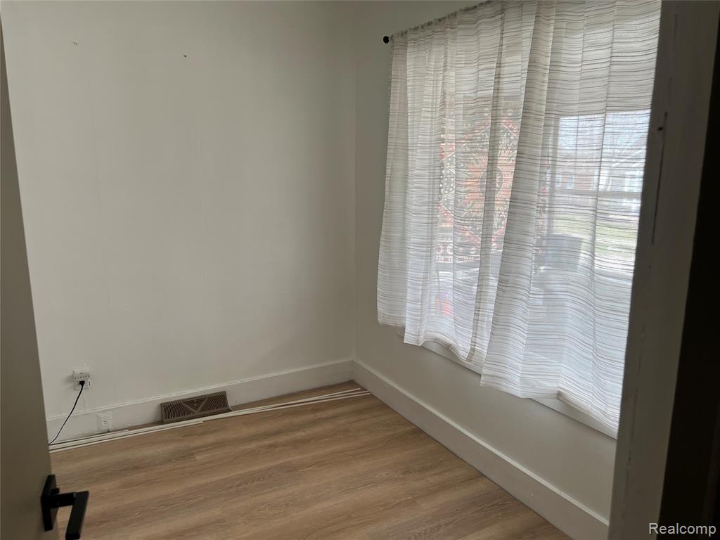 7352 Dale, Center Line, MI 48015 — Photo 9