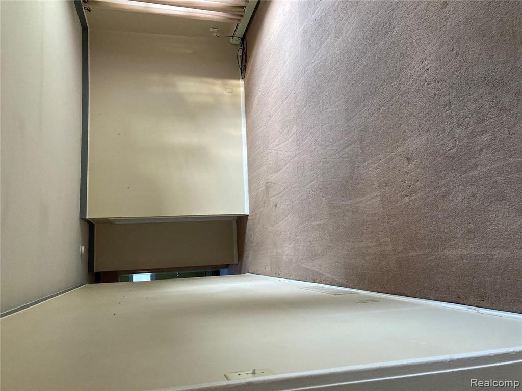 931 E Kalama Avenue, Madison Heights, MI 48071 — Photo 10