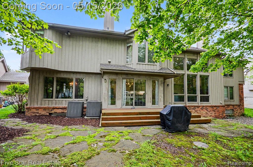 4689 Mirror Lake Drive, West Bloomfield, MI 48323 — Photo 39