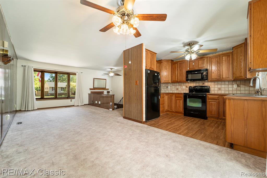 822 Manzano Drive, Wolverine Lake, MI 48390 — Photo 8