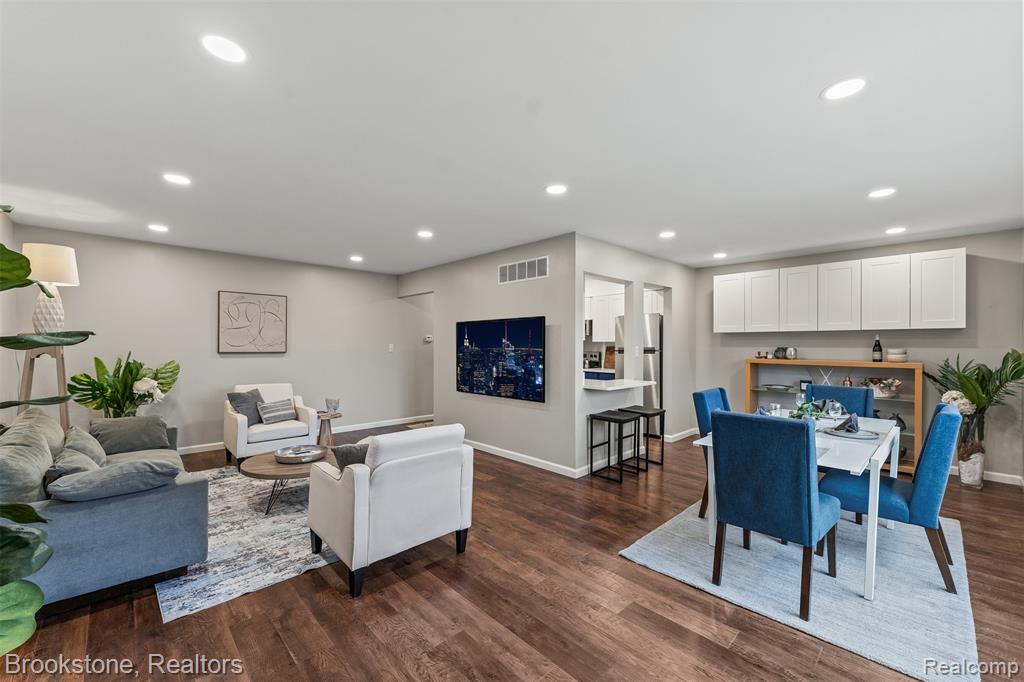 670 E Fox Hills Drive, Bloomfield Hills, MI 48304 — Photo 4