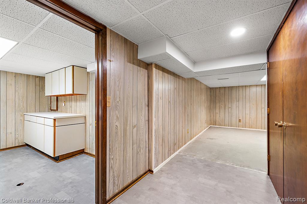 2685 ROUNDTREE Drive, Troy, MI 48083 — Photo 26