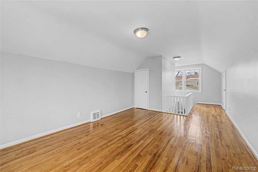 516 E Granet Avenue, Hazel Park, MI 48030 — Photo 18