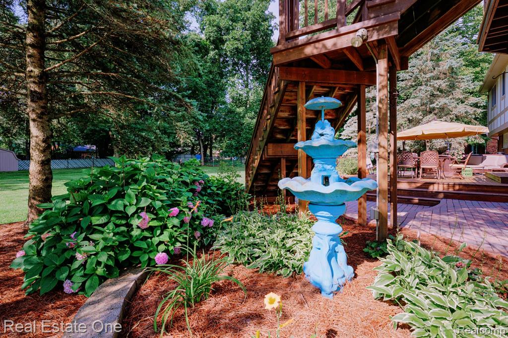 454 Lesdale Drive, Troy, MI 48085 — Photo 47