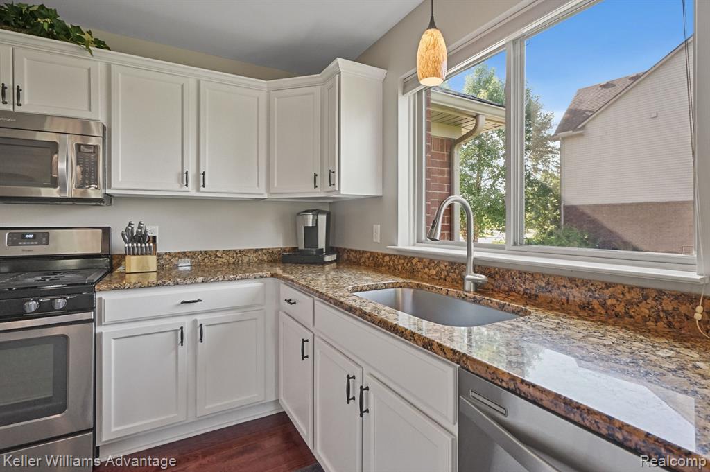 24601 BROMPTON Way, South Lyon, MI 48178 — Photo 15