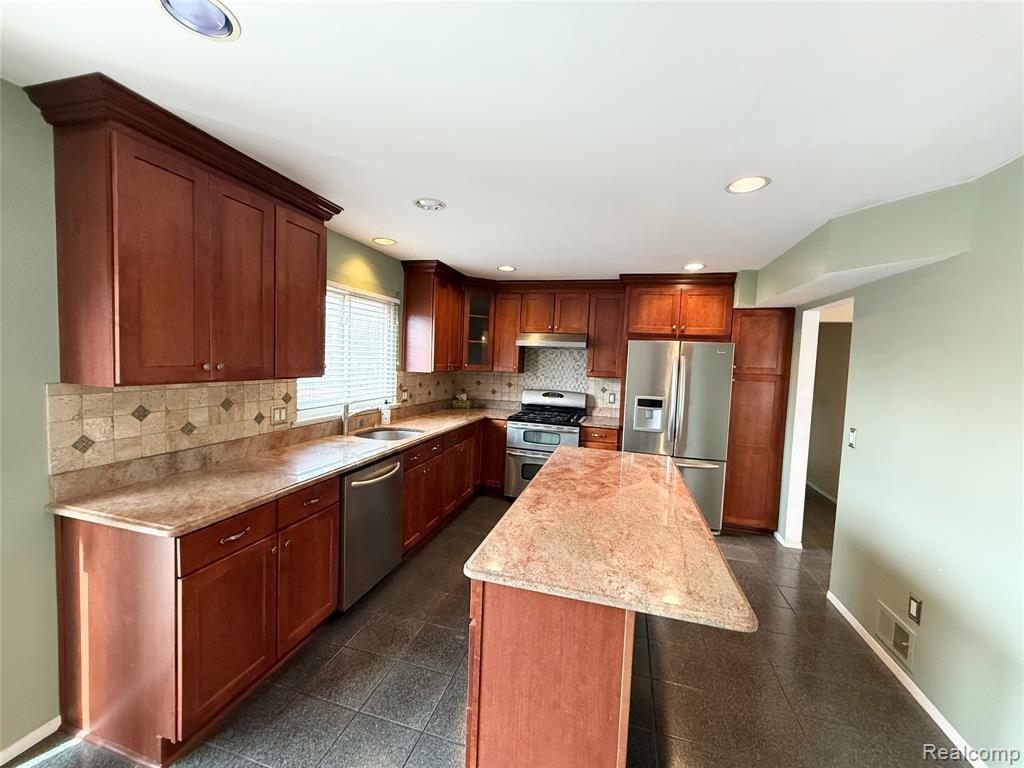 6842 Indian Creek Drive, West Bloomfield, MI — Photo 9