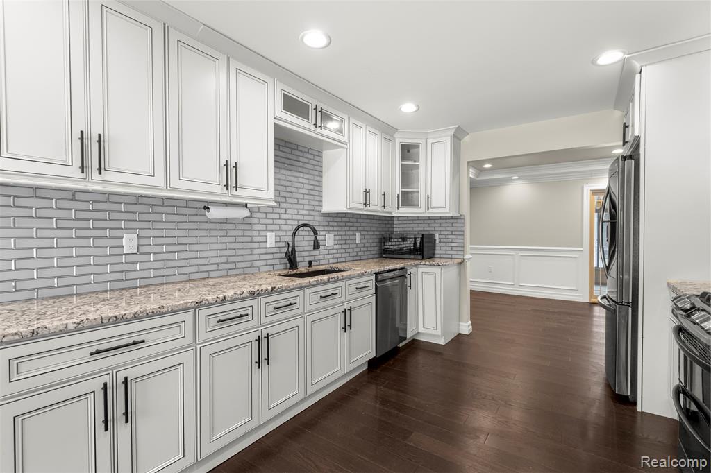 41925 South Drive, Canton, MI 48188 — Photo 9