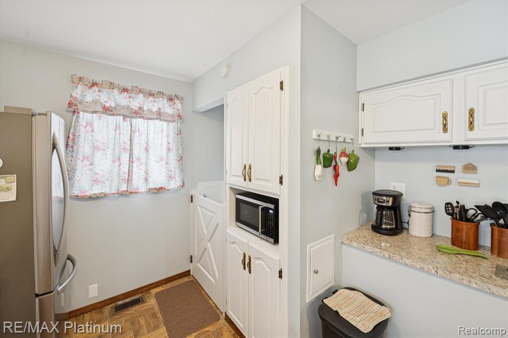707 Briarwood Lane, Fenton, MI 48430 — Photo 8