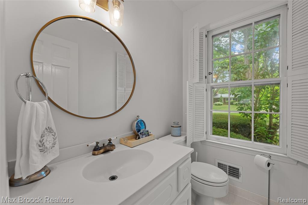 578 Woodway Court, Bloomfield Hills, MI 48302 — Photo 14