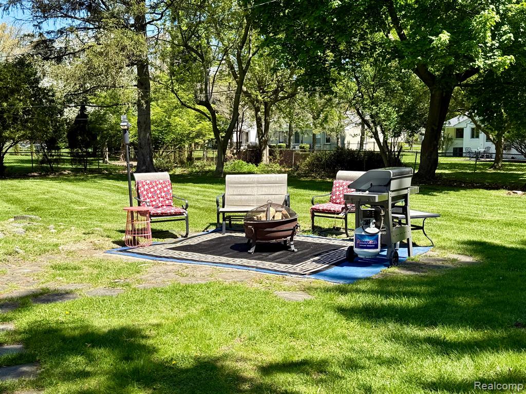 6861 N CLUNBURY Road, West Bloomfield, MI — Photo 35