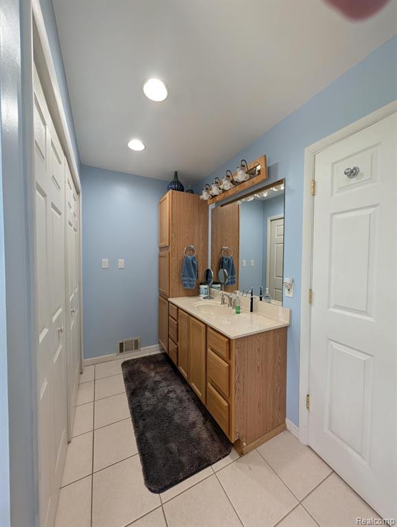 5418 Don Shenk Drive, Swartz Creek, MI 48473 — Photo 11