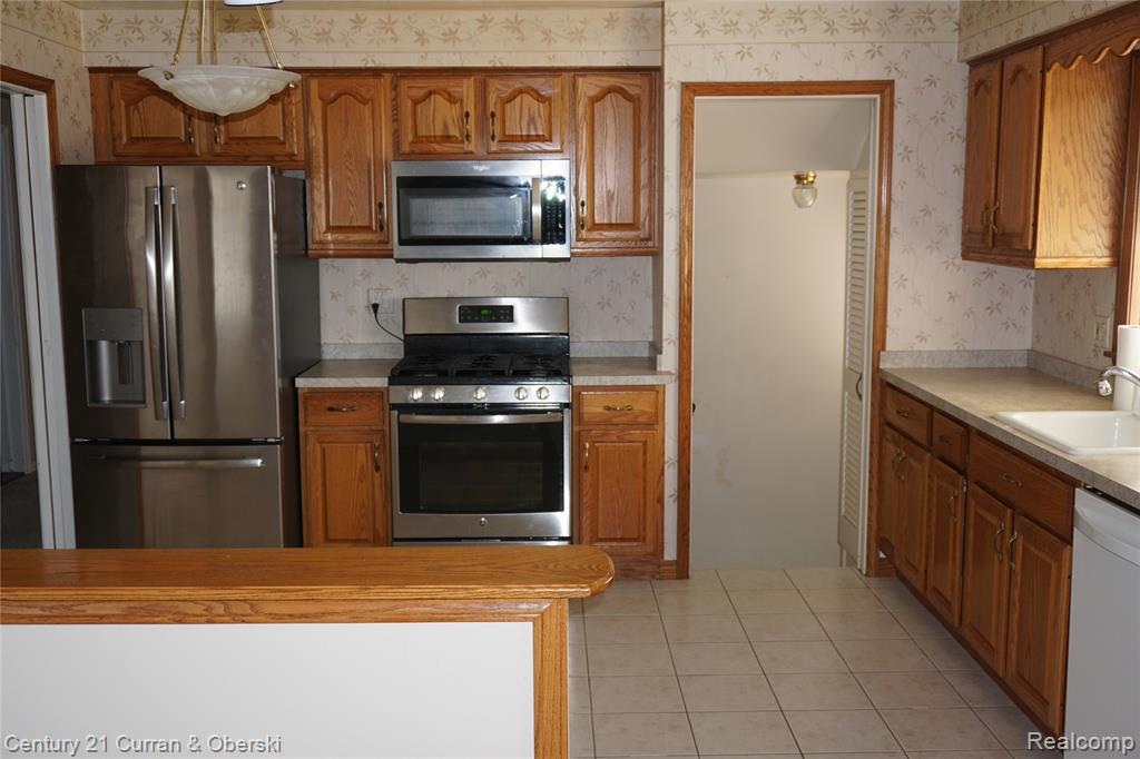 7518 Highview Street, Dearborn Heights, MI 48127 — Photo 13