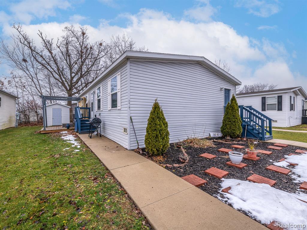 24161 Senate Drive, Flat Rock, MI 48134