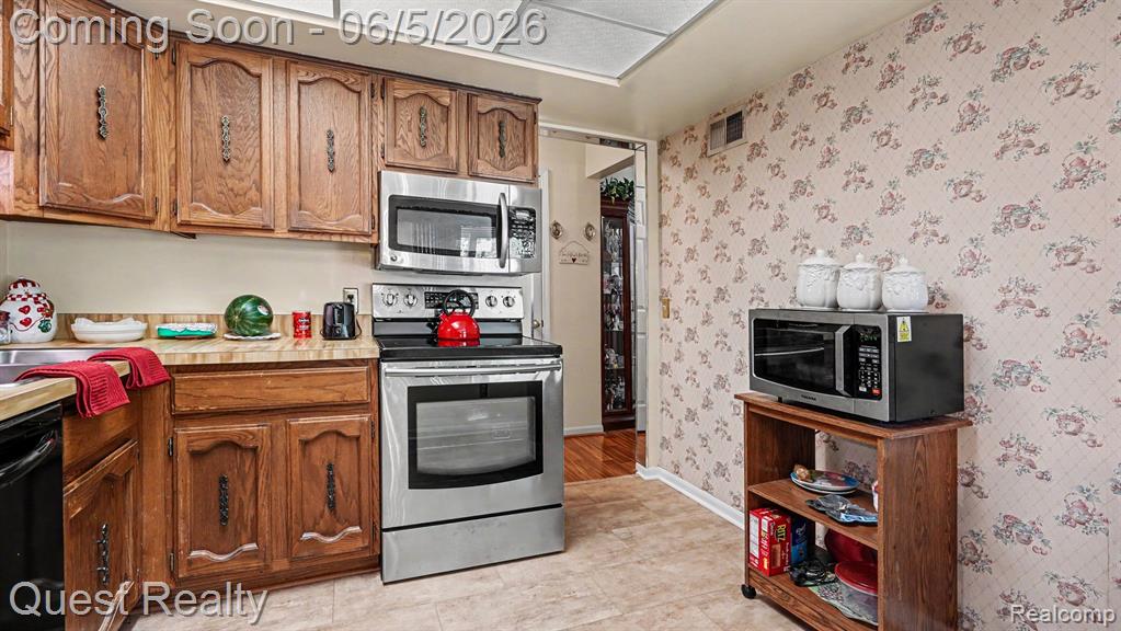 42744 Sheldon Place, 151, Clinton Twp, MI 48038 — Photo 8