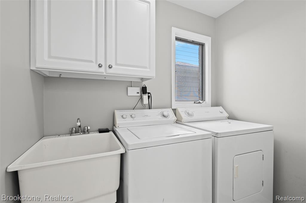 400 LA PLAZA, Royal Oak, MI 48073 — Photo 22