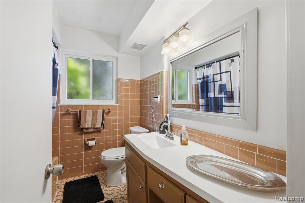 648 Alter Road, Detroit, MI 48215 — Photo 14