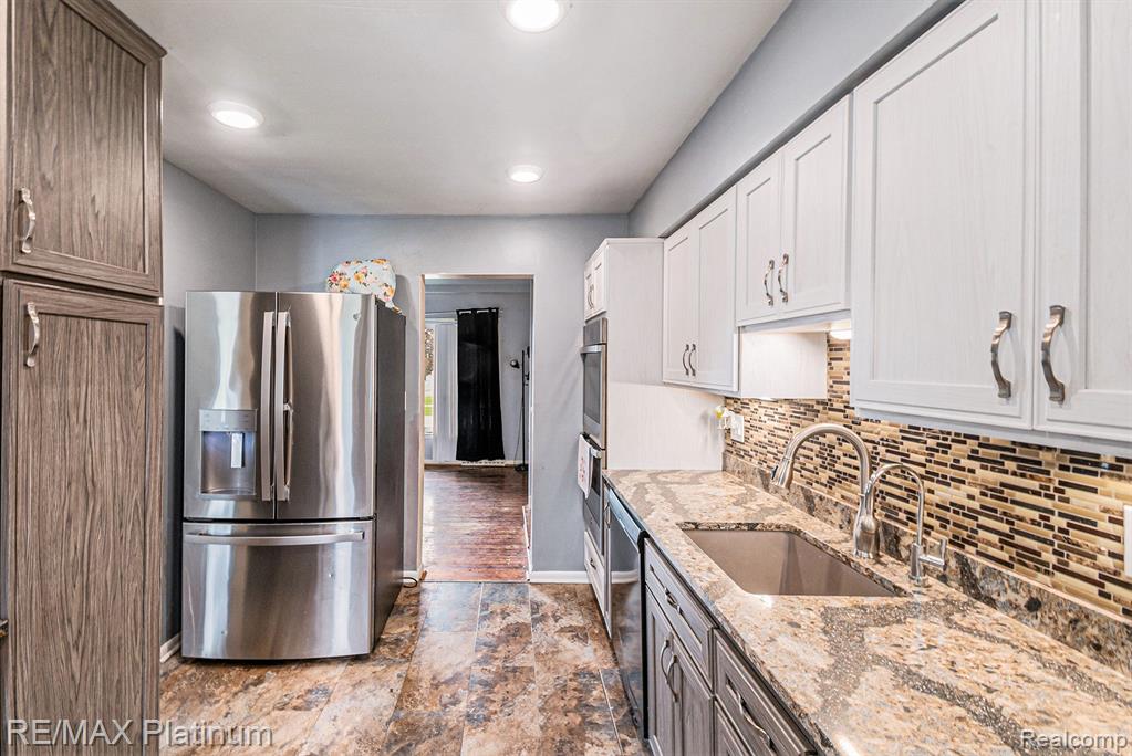 604 E NORTH Street, Owosso, MI 48867 — Photo 15