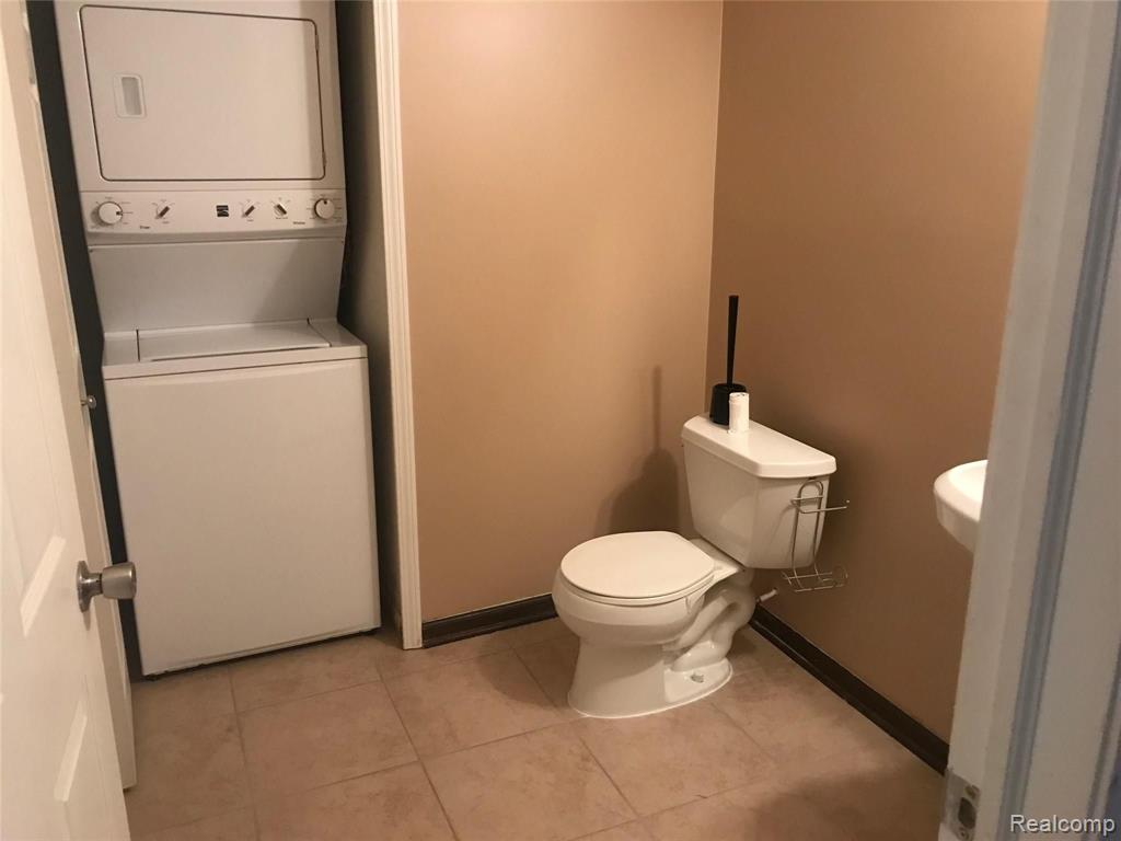 13635 OSBORN AVE, 126, Dearborn, MI 48126 — Photo 9