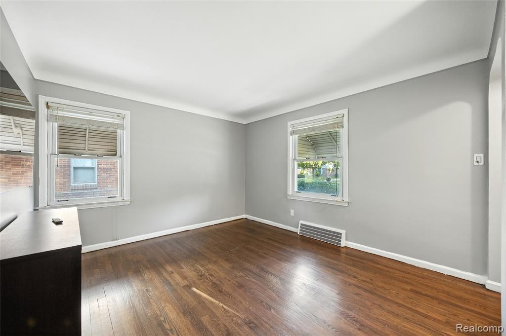 8420 Warren Boulevard, Center Line, MI 48015 — Photo 6