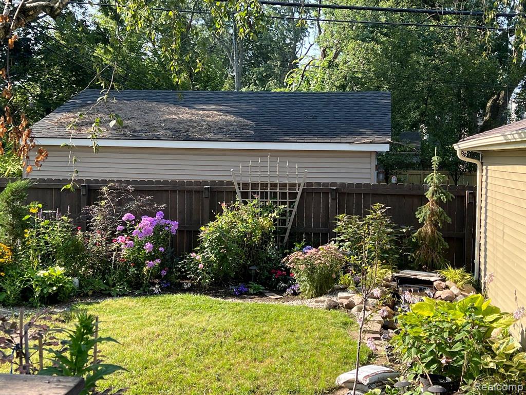 717 W 12 MILE Road, Royal Oak, MI 48073 — Photo 32